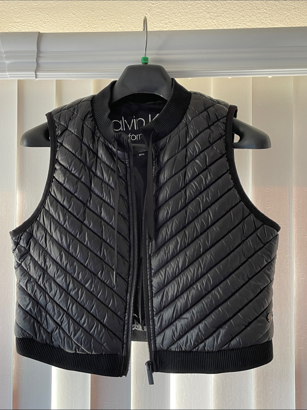 Calvin Klein Black Quilted Cropped Puffer Vest- M